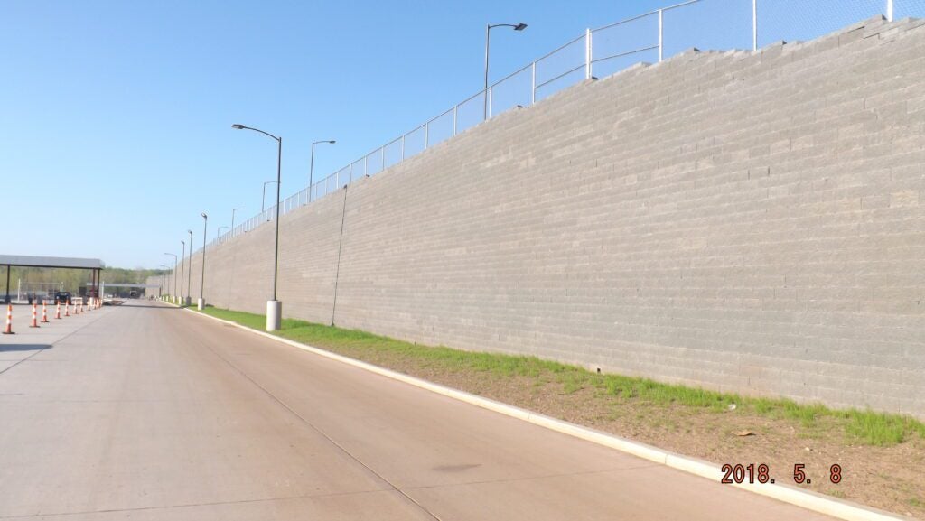 Large Retaining Wall Pavers