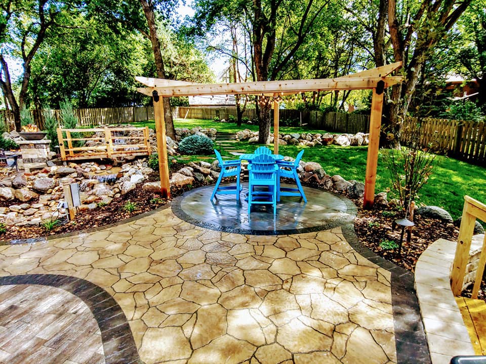 Rustic Backyard Patio Paver Ideas