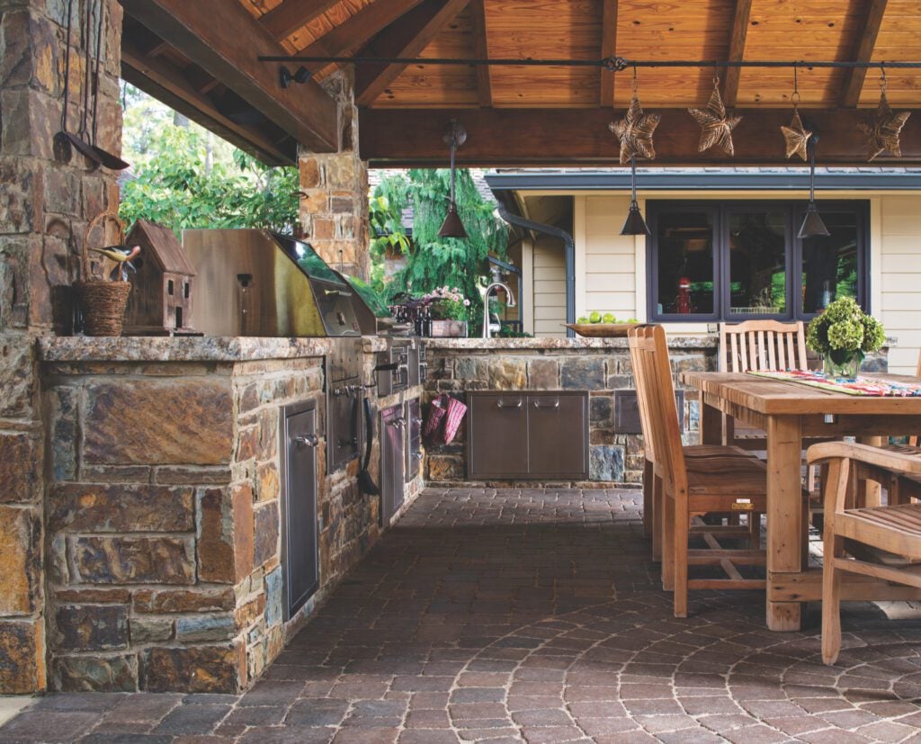 Outdoor Paver kitchen design and kitchen table