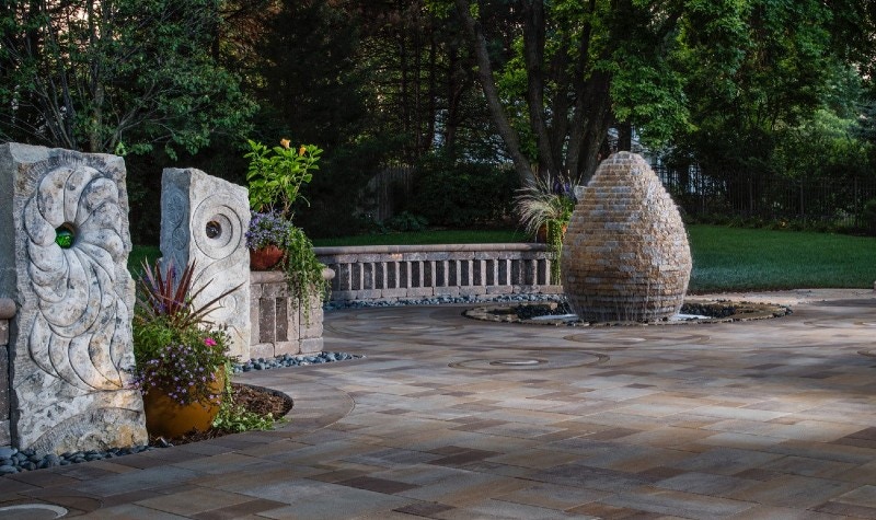 DESIGN IDEAS ACCENTING WITH PAVER PATTERNS