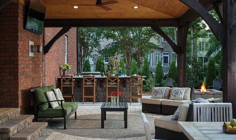 HOW TO CREATE AN OUTDOOR ROOM
