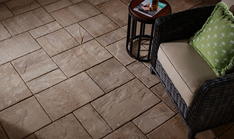 PATIO DESIGN TRENDS: LARGE-FORMAT PAVERS