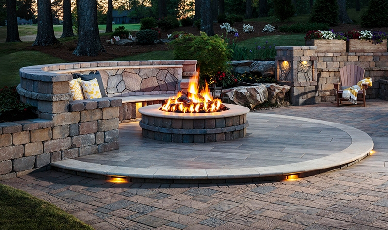 THE ART OF MIXED MATERIALS IN OUTDOOR LIVING DESIGN
