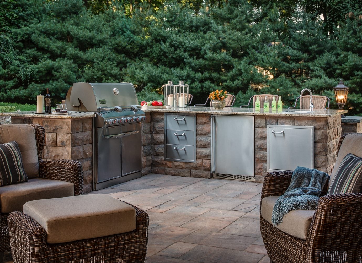 Classic L-Shape Outdoor Built-In Grill Design Ideas