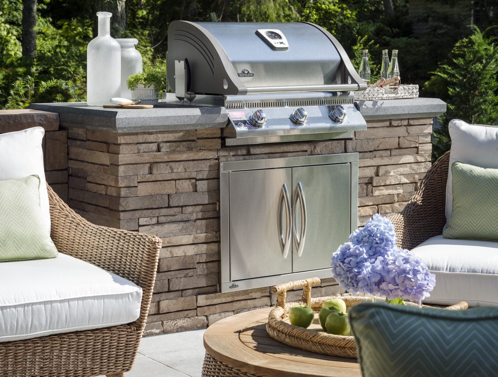 Outdoor built in shop barbecues