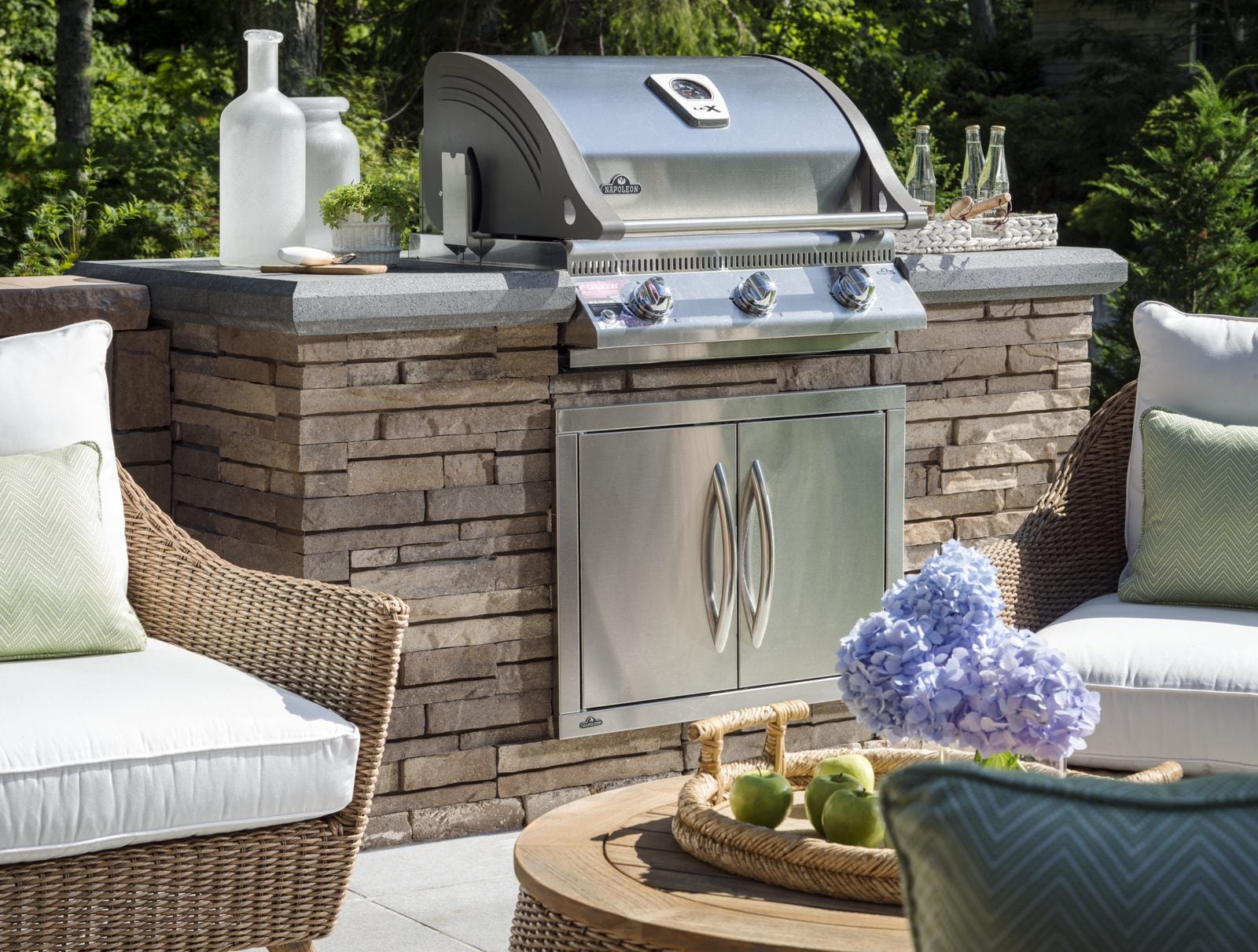 Built-in Outdoor Grill Design Stone Look