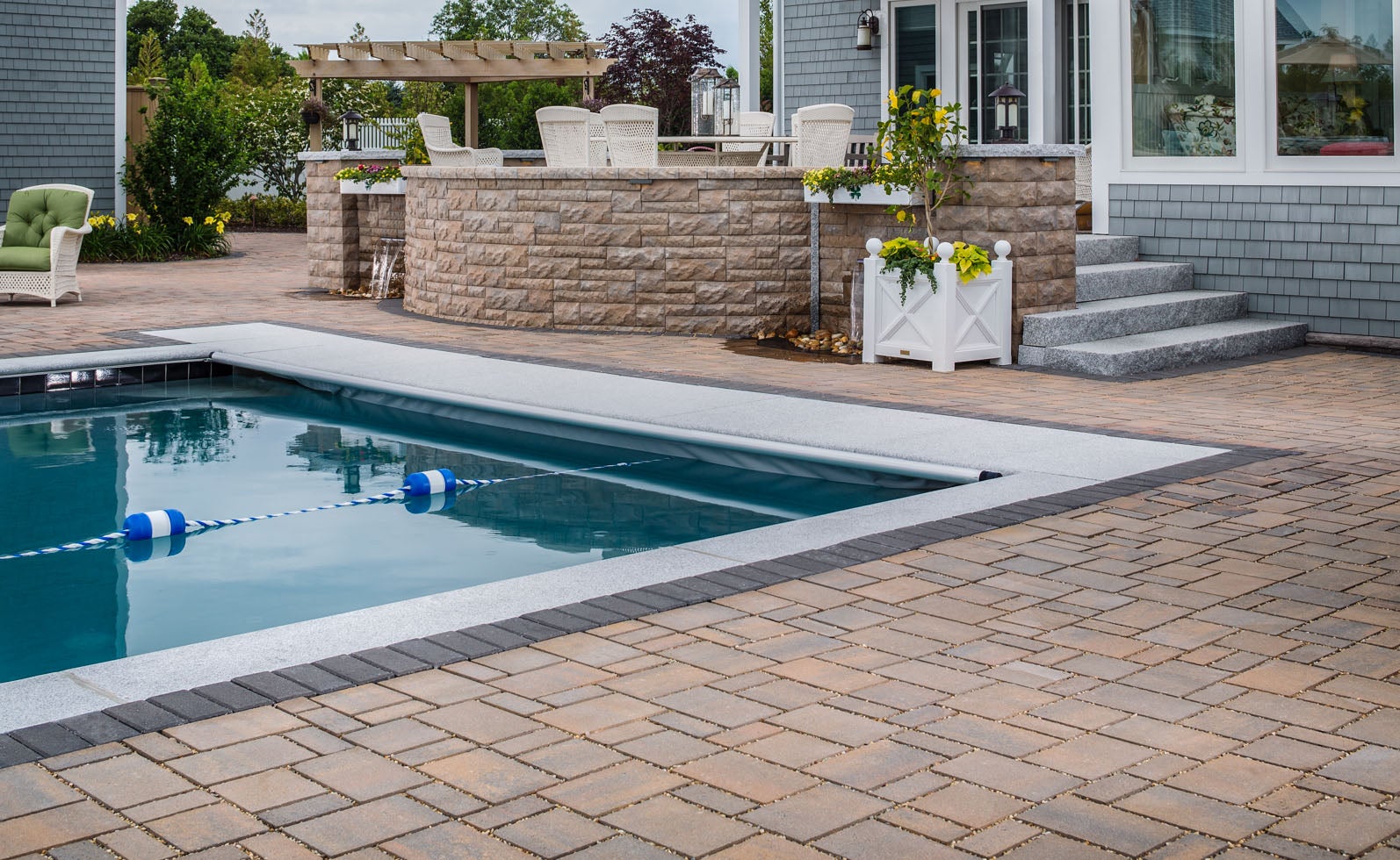 Pool deck: Eco-Dublin® permeable pavers.