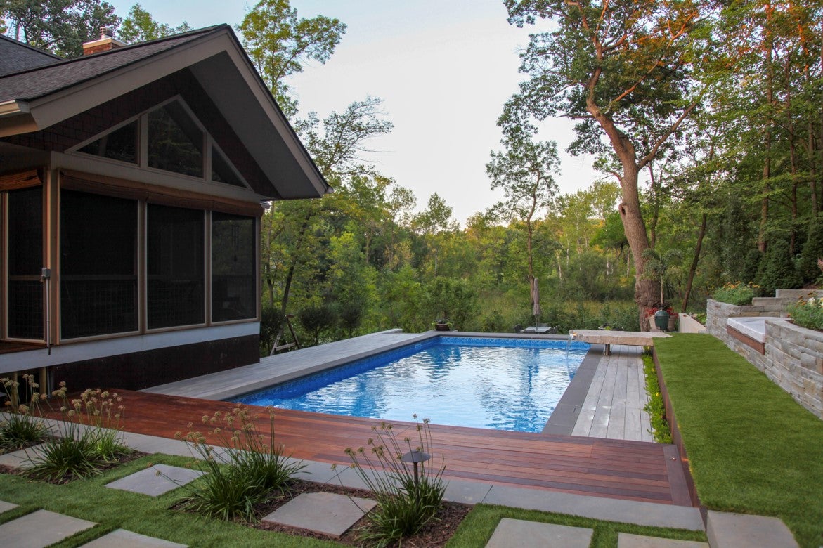 Contemporary sundeck and pool