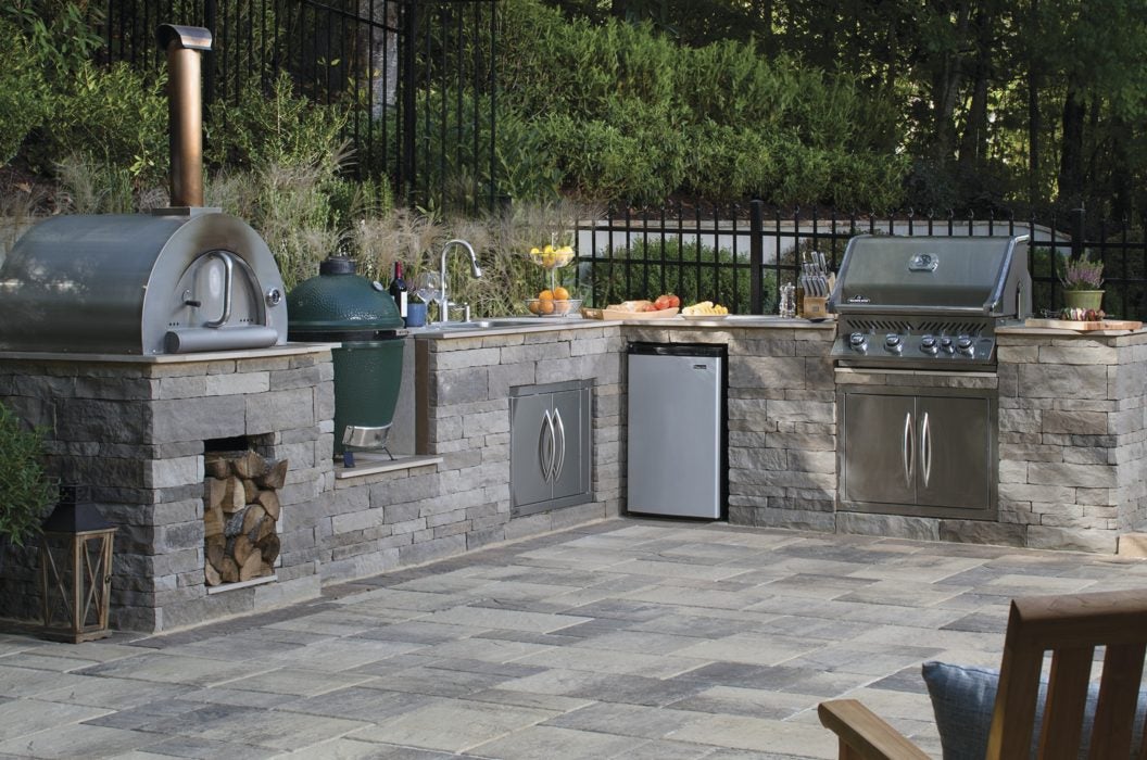 Built-in Outdoor Kitchen Design Ideas with Kitchen 