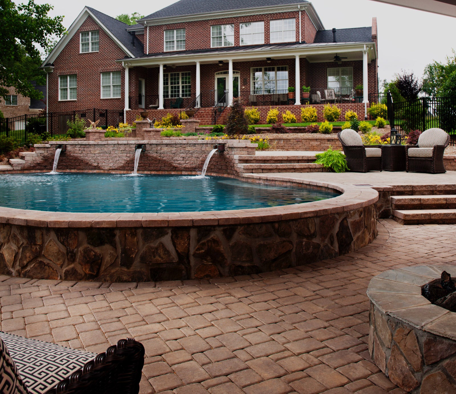 Cambridge Cobble® pool deck