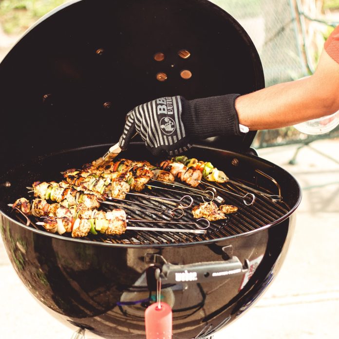 pros and cons of charcoal grills