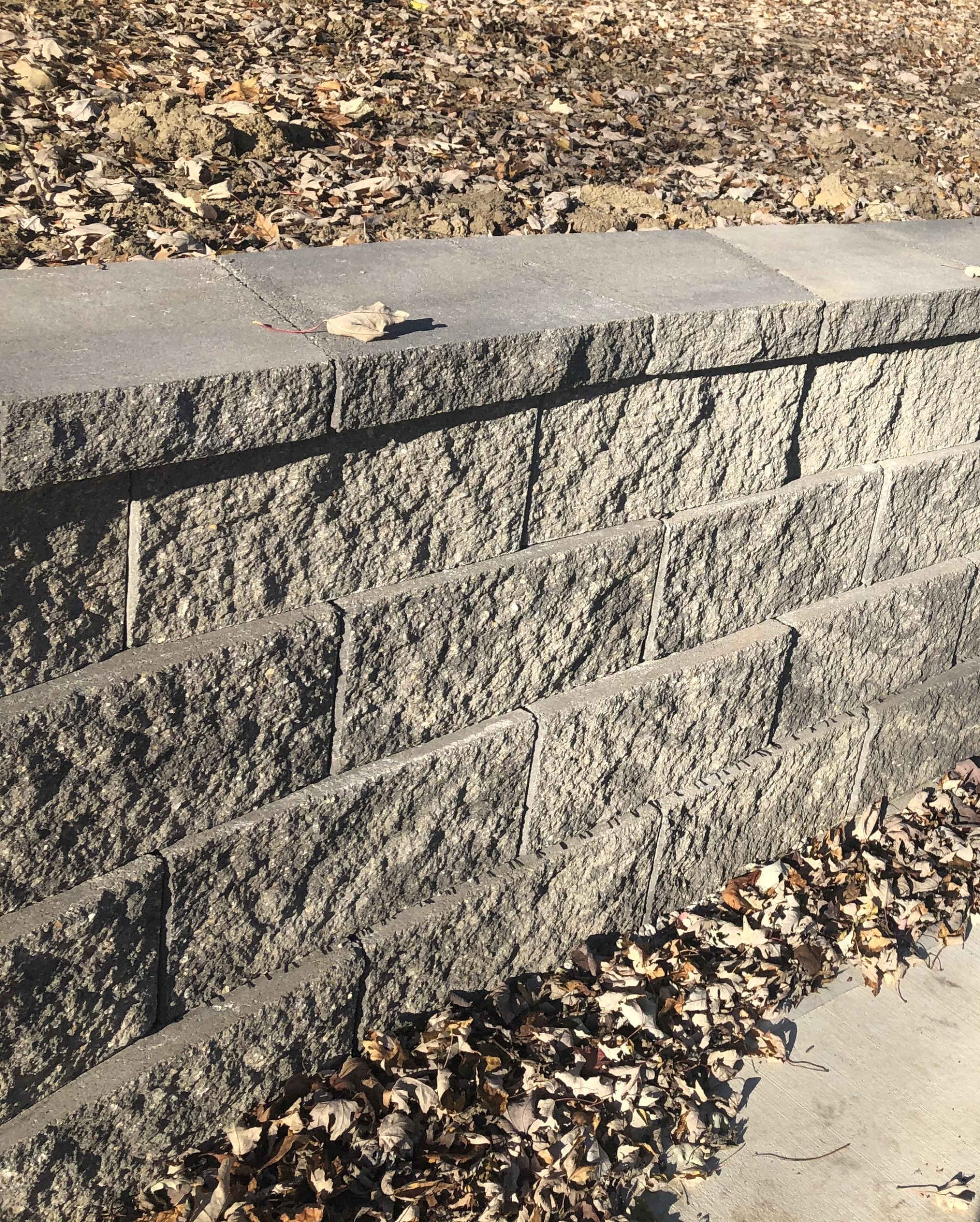 stone textured retaining wall