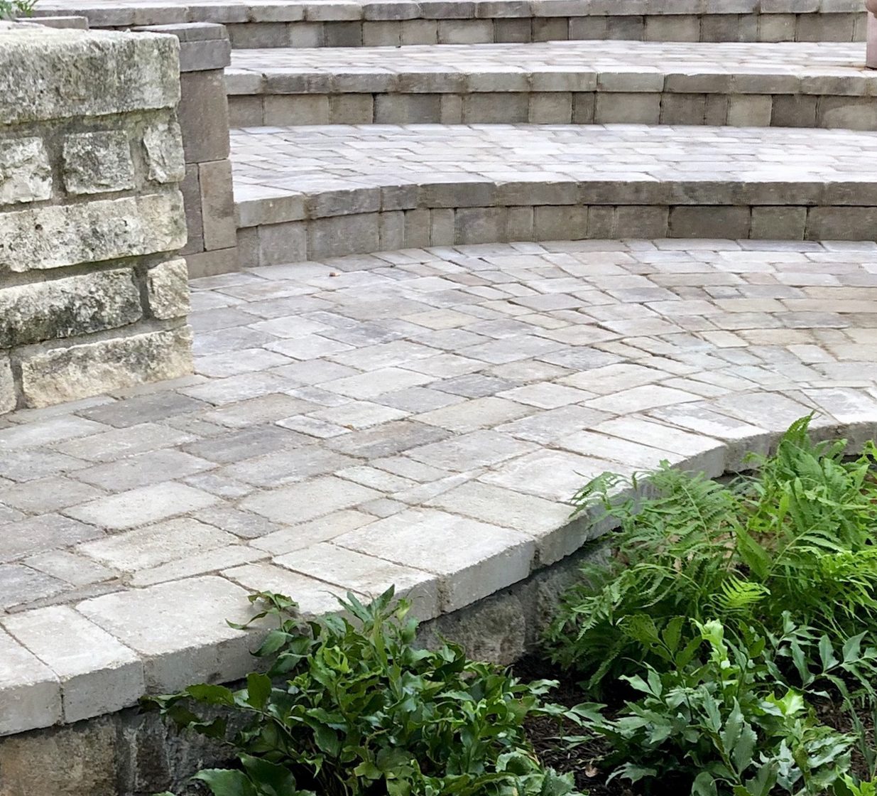 Curved terrace landings