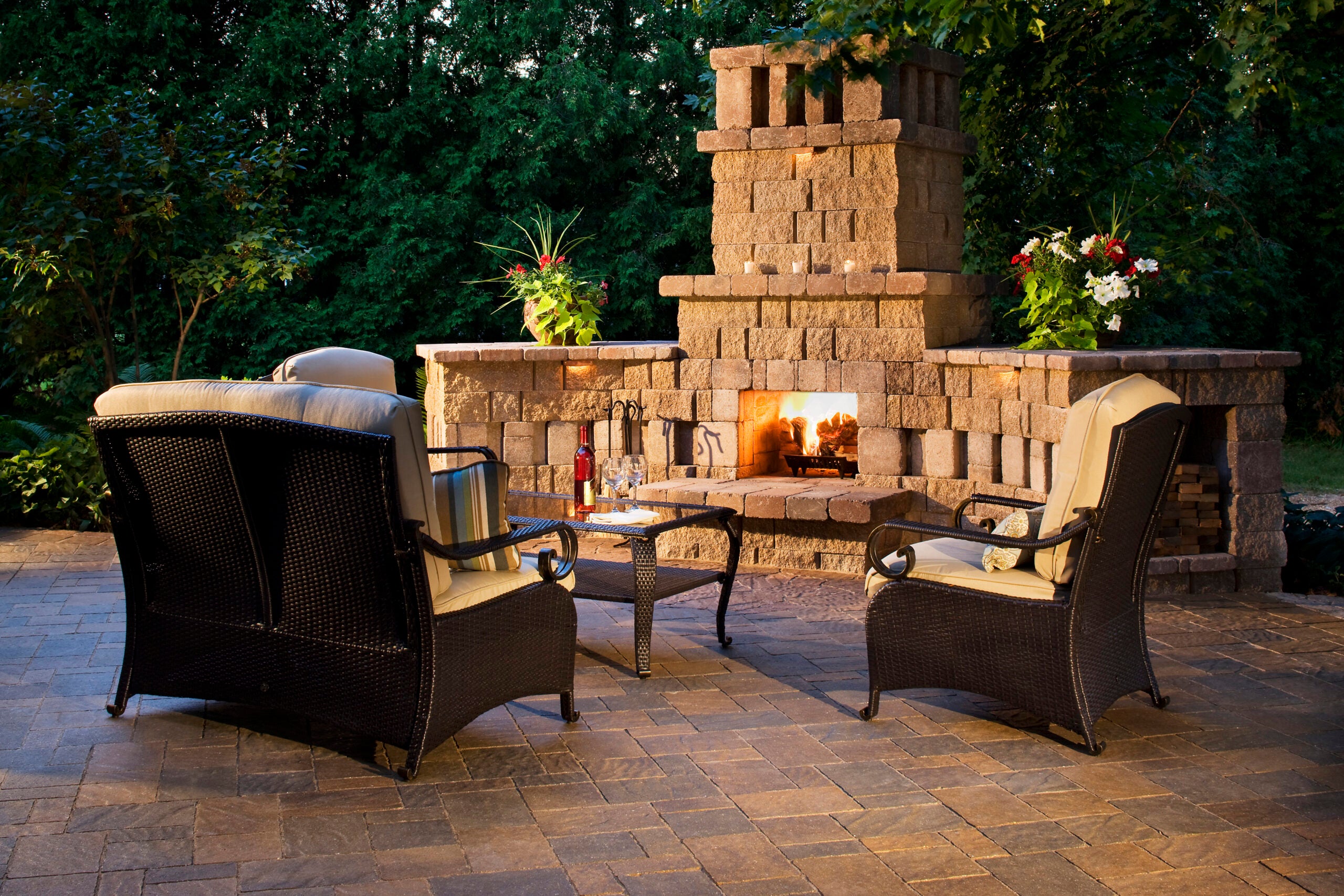 Outdoor Fireplace Design Ideas | Custom Fire Pits & Firepace Designs