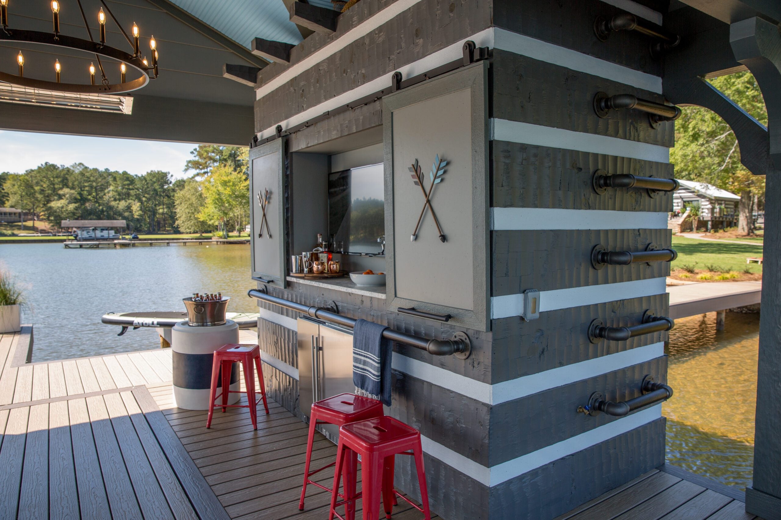 Multifunctional storage room, TV hutch and wet bar (Wade Workds Creative)