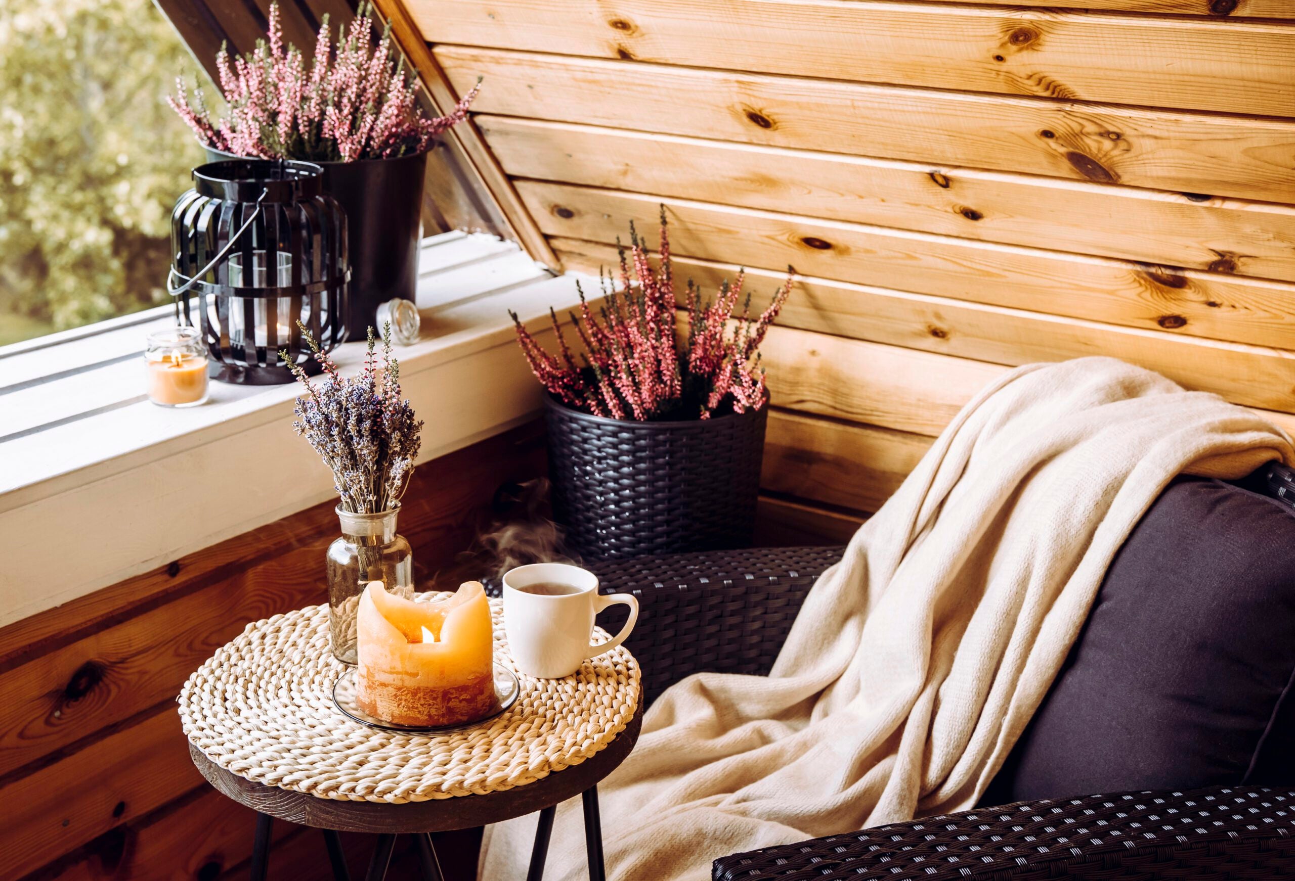 Cozy outdoor autumn decor