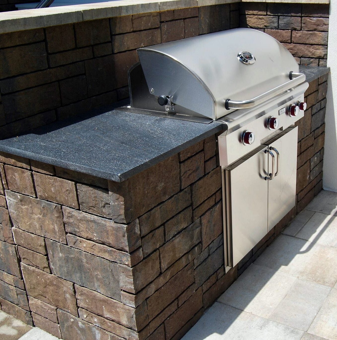 Outdoor Built-in Grill Island Design Ideas