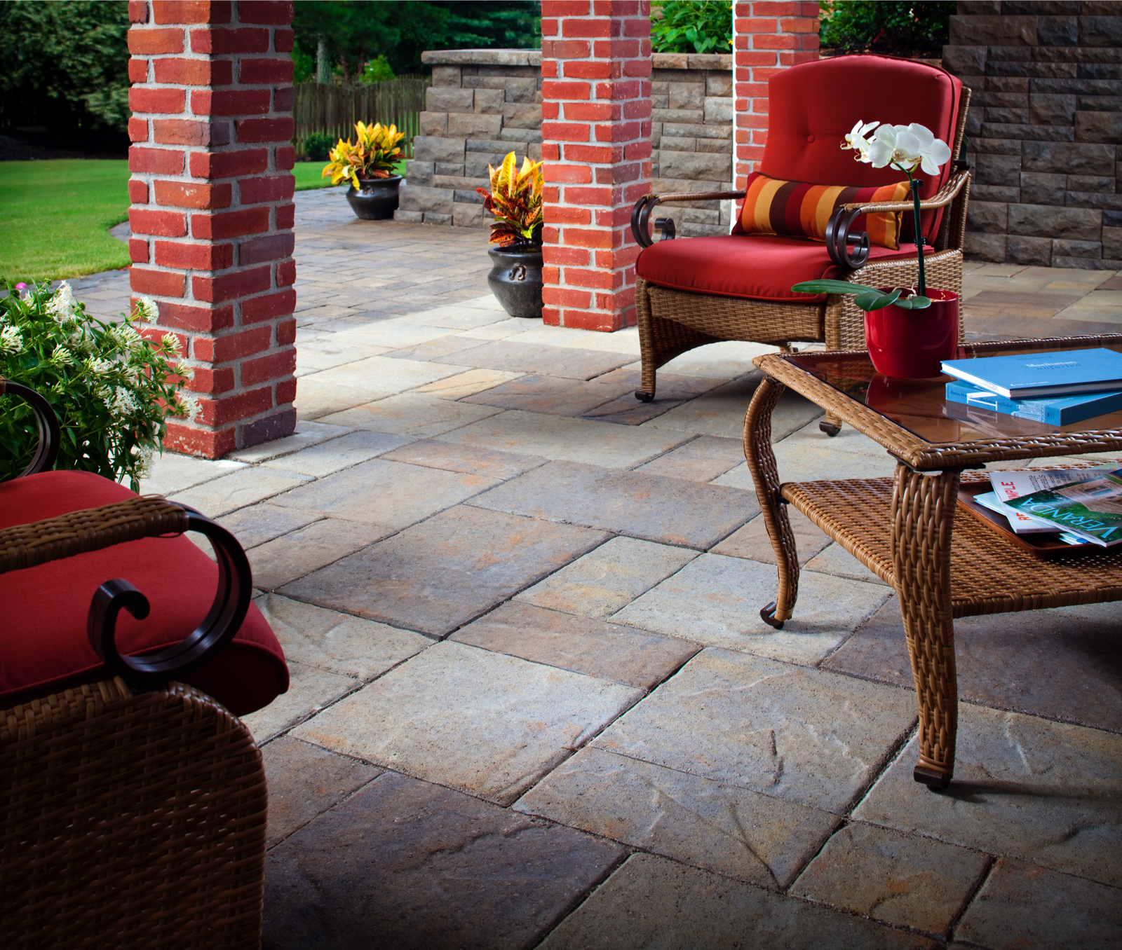 THREE-PIECE MODULAR PAVER PATTERNS RUSTIC SLAB
