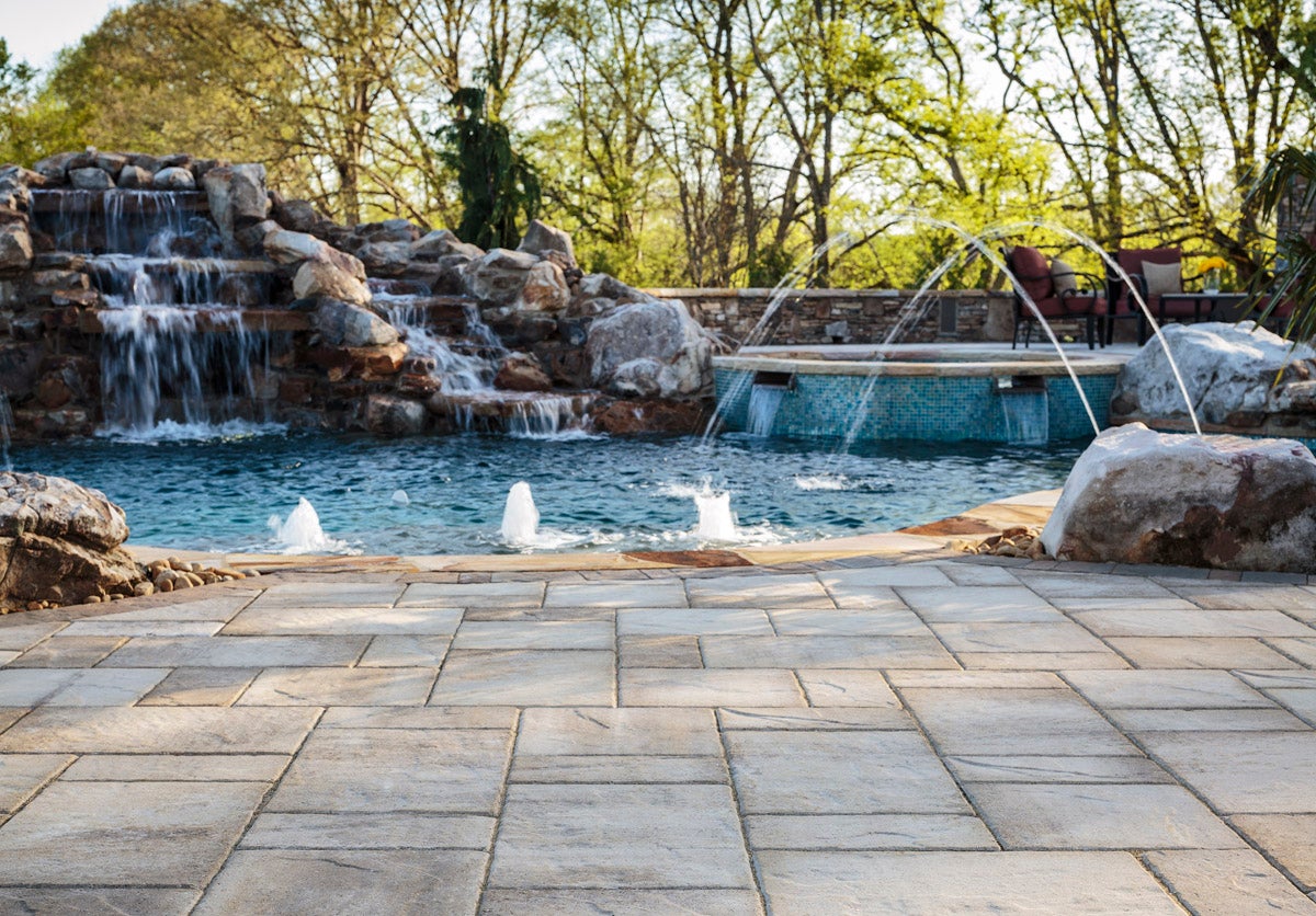 Lafitt® Rustic Slab pool deck