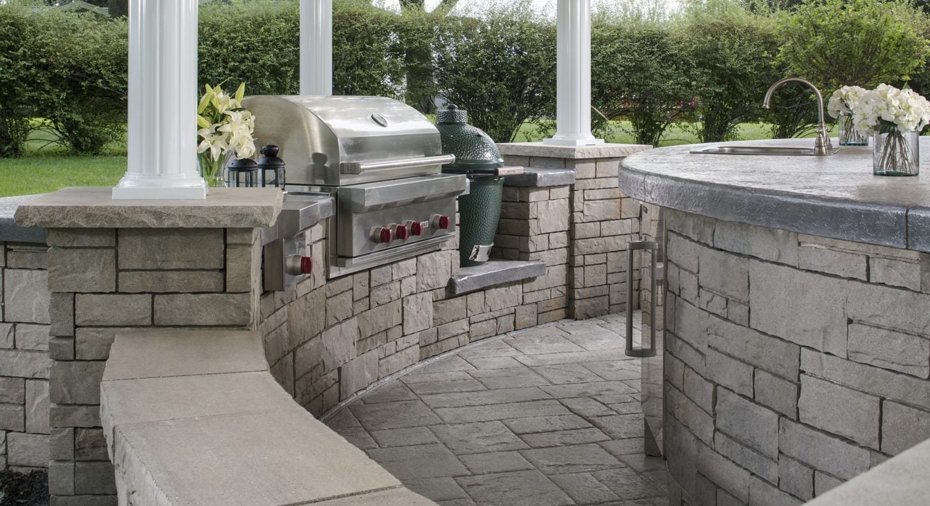 curved outdoor kitchen and built-in grill design