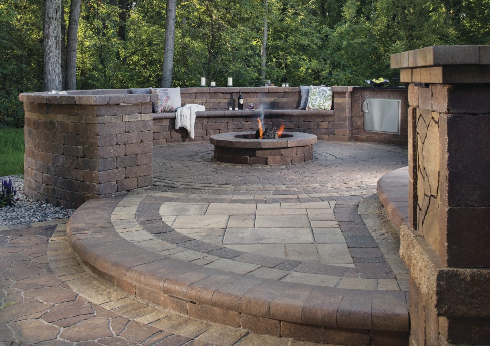 Fire Pit Patio Design with Kitchen