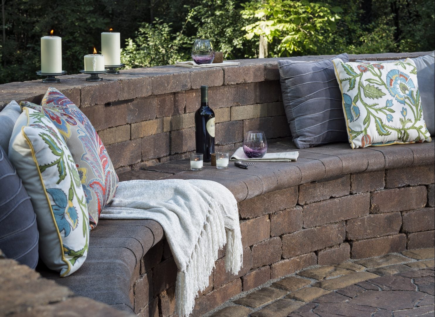 outdoor cozy blankets and throw pillows