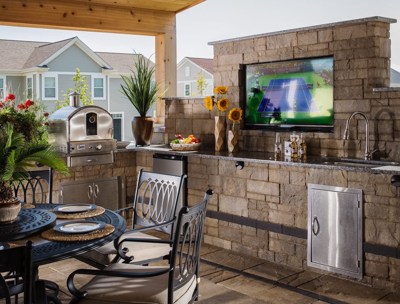 Built-in Outdoor Grill Design with TV