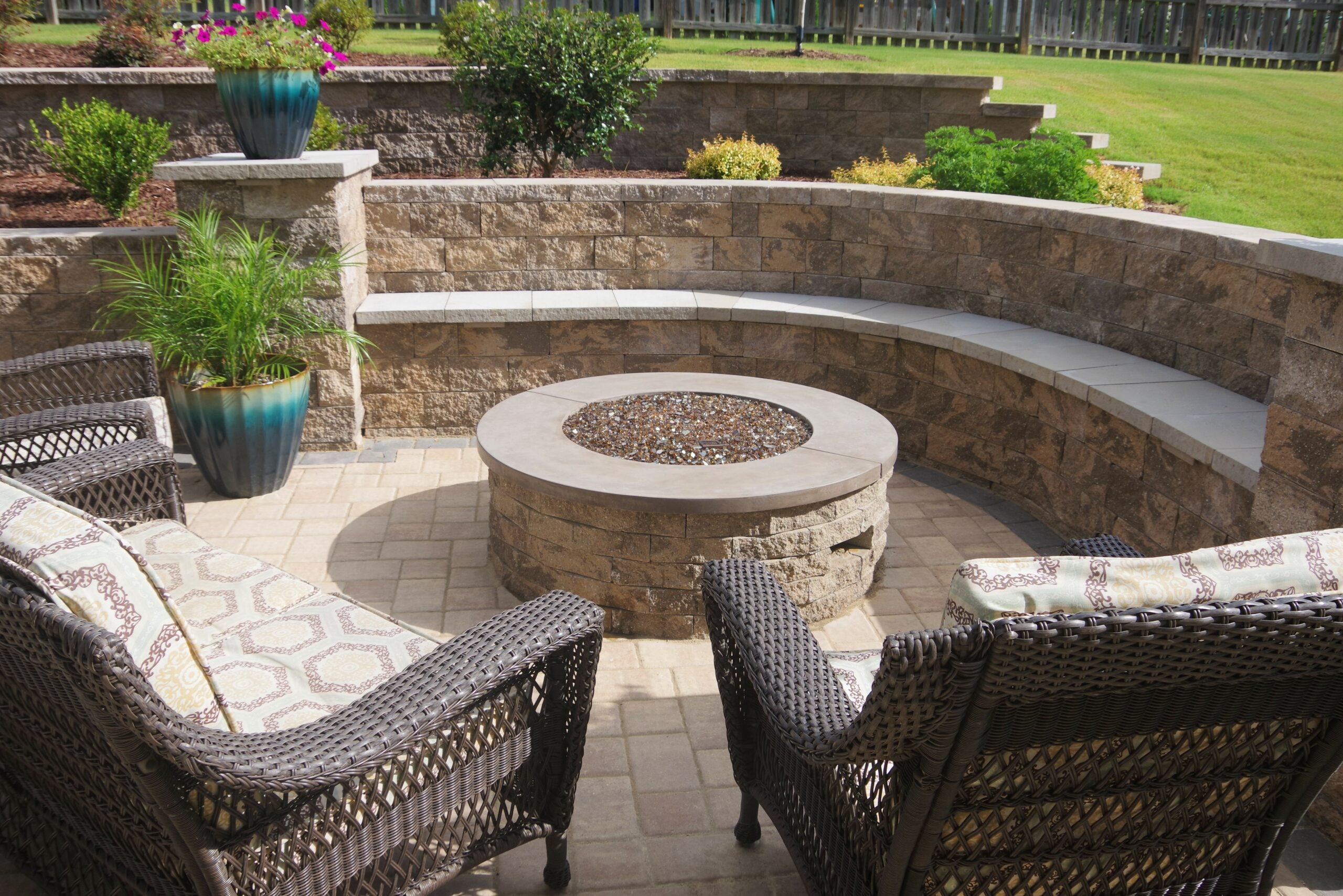fire pit with seat wall
