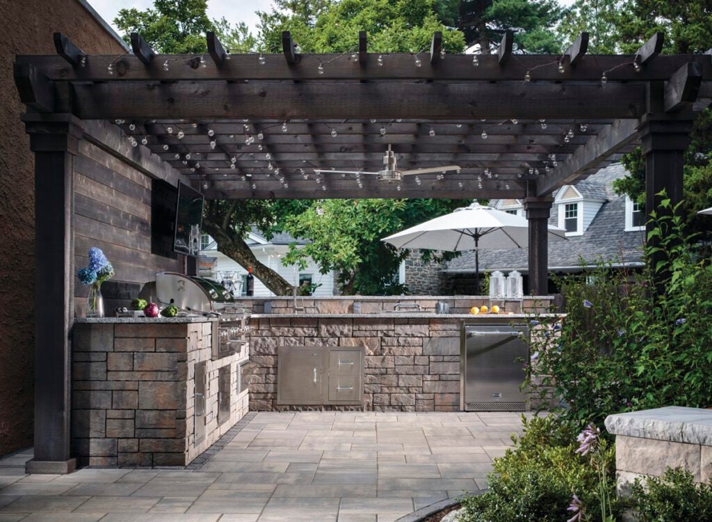 outdoor kitchen with pergola