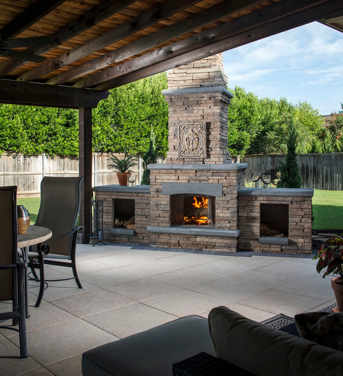 Quartzi Pavers and Bordeaux™ Fireplace