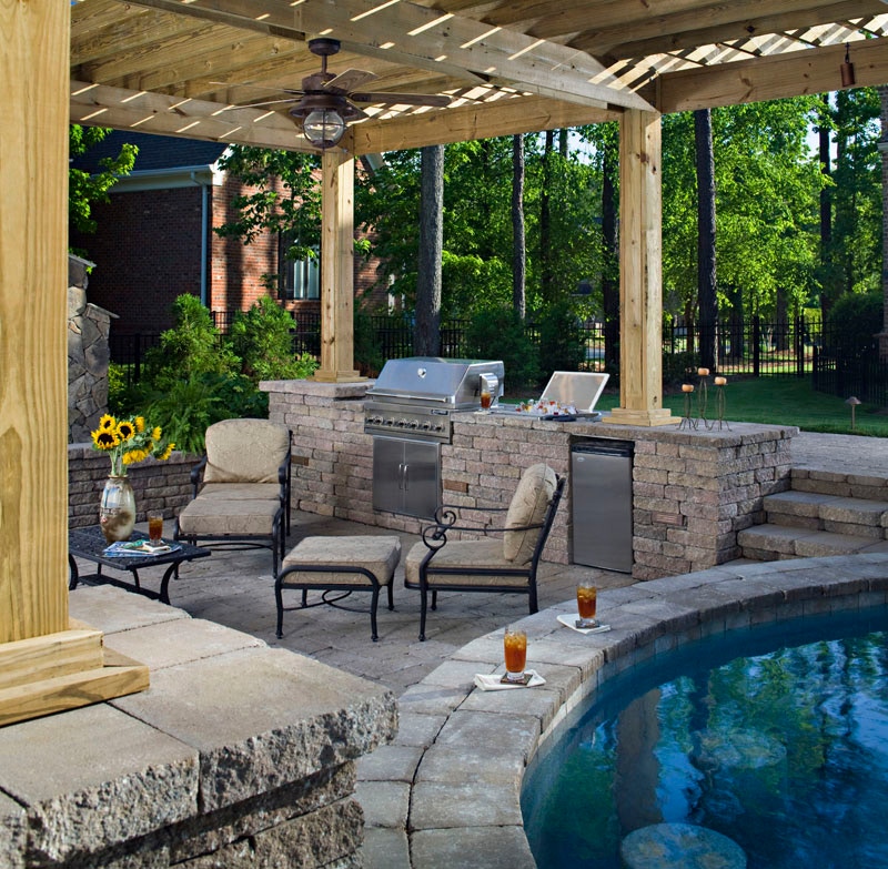 https://www.belgard.com/wp-content/uploads/2021/03/Sunken-Living-Room1.jpg?optimize=low&auto=webp