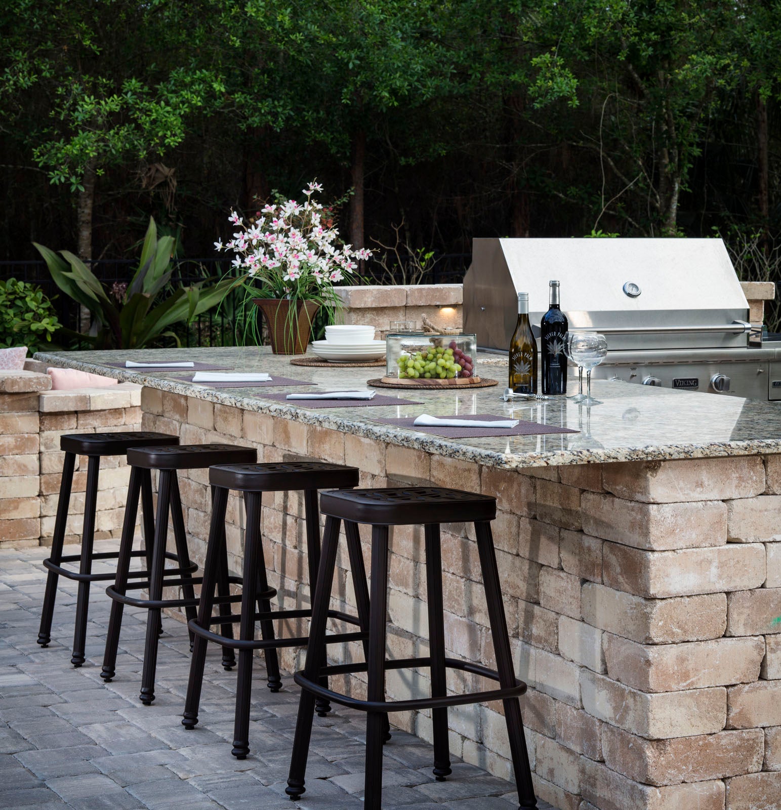 Weston Wall outdoor kitchen with bartop dining