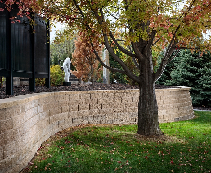 Freestanding Walls vs. Retaining Walls - Differences in Paver Wall Block Systems