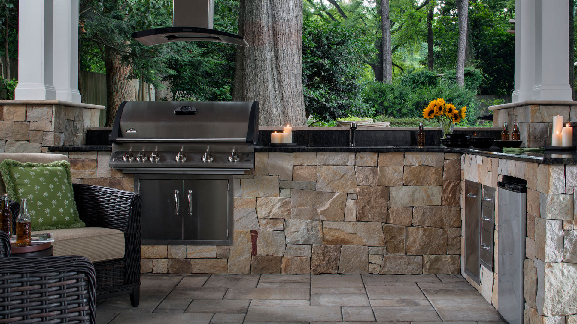 Outdoor Kitchens Fireplace alt 002