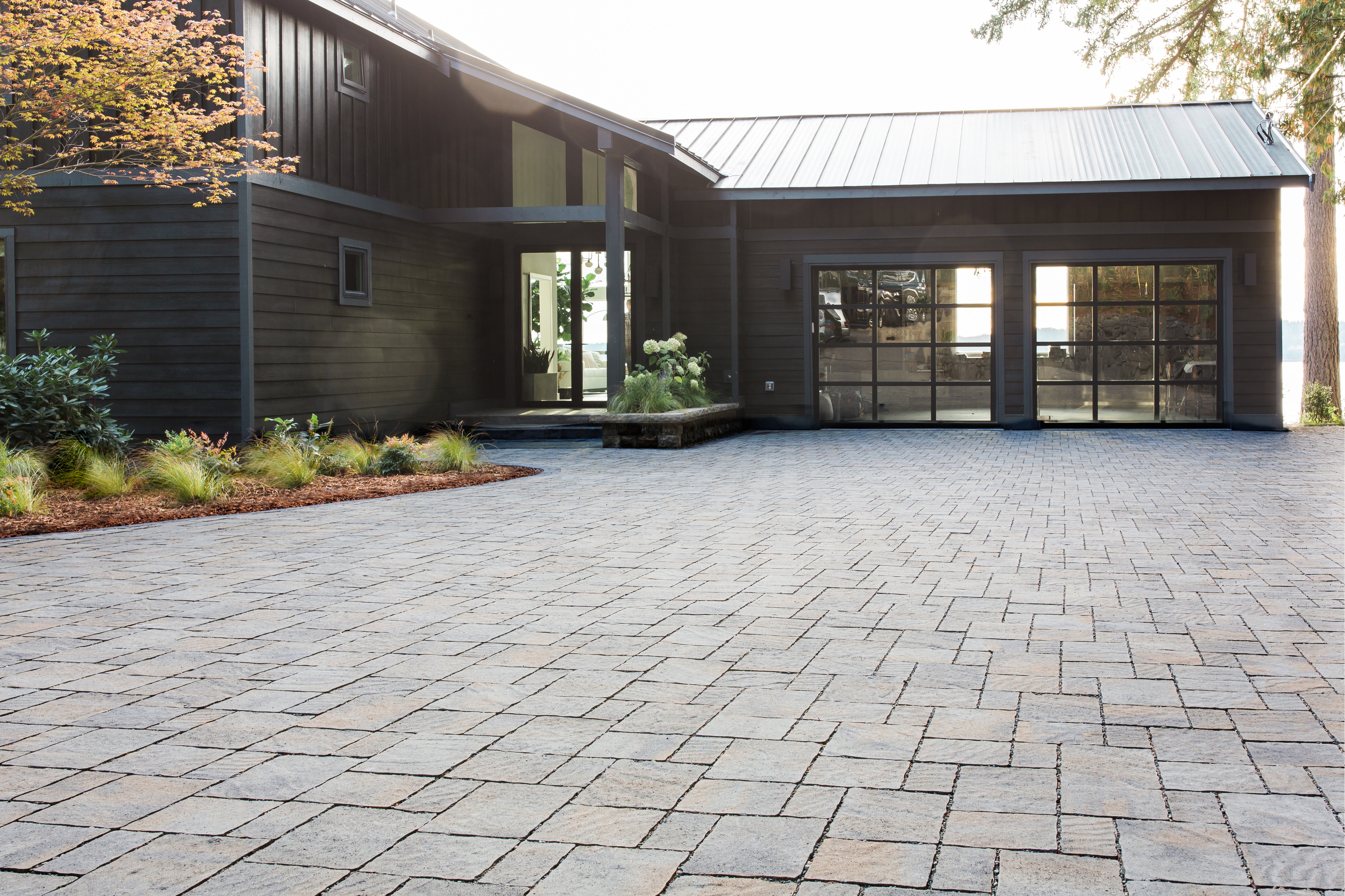 dh2018_front-yard-12-pavers-wide-MG_8285_h.jpg?optimize=low\u0026auto=webp