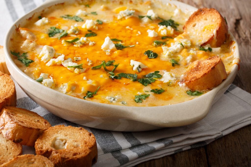 outdoor kitchen buffalo chicken dip