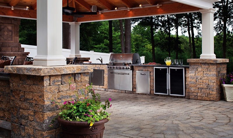 Spice Up Your Style With These Hot Outdoor Kitchen Trends