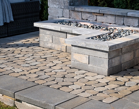 Landscape Walls on a Patio with a Fire Pit Kit in Albuquerque, NM