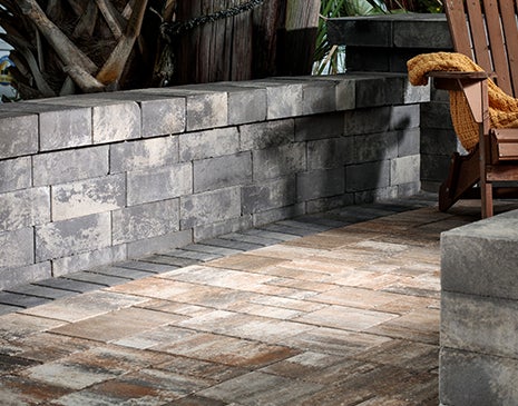 Built in concrete patio seating with contrasting pavers