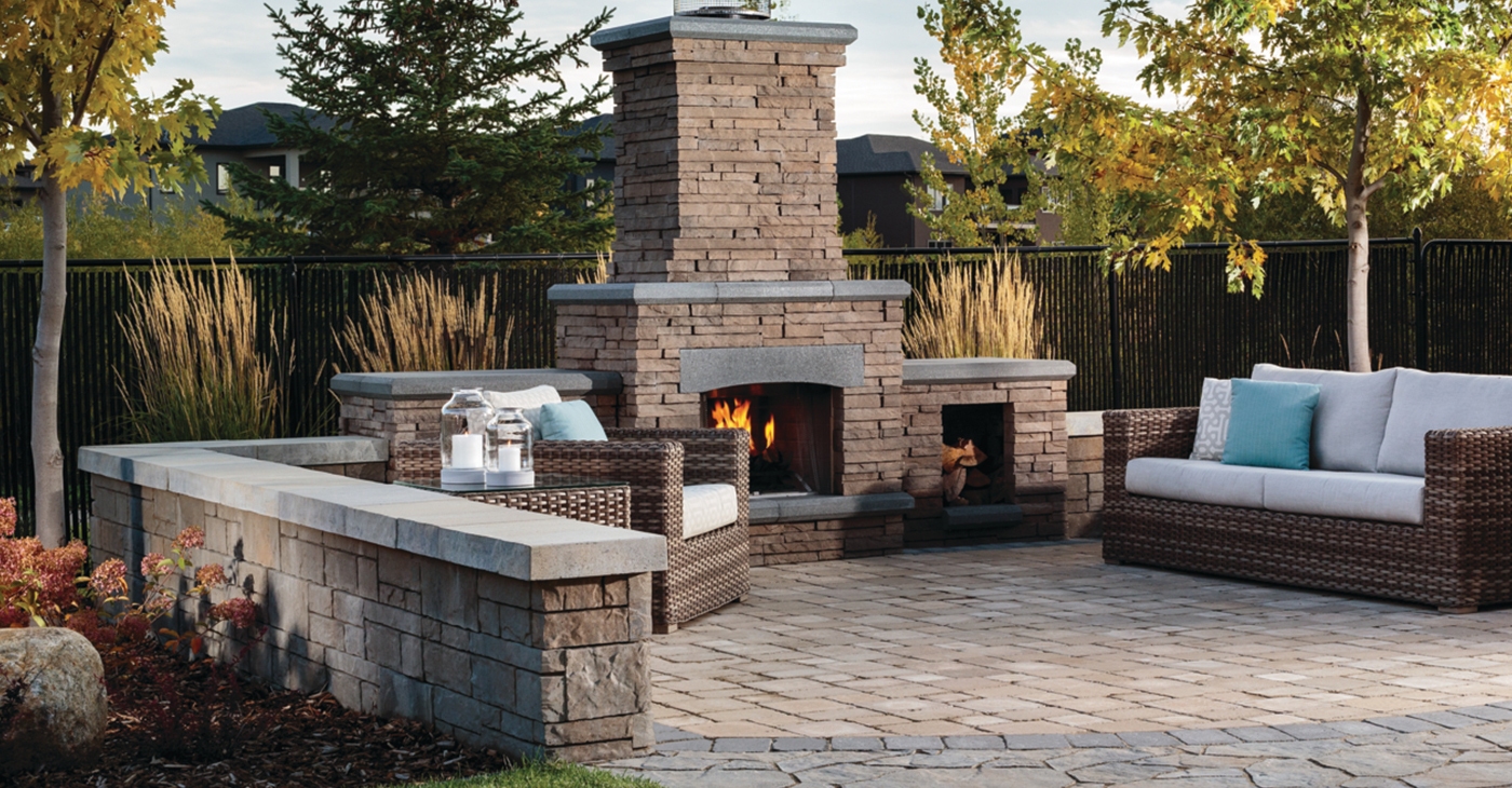 Outdoor Living Room & Fireplace