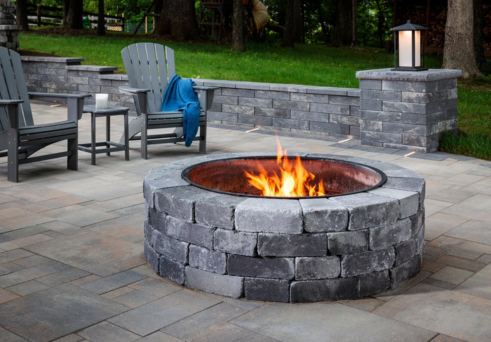 outdoor backyard patio fire pit