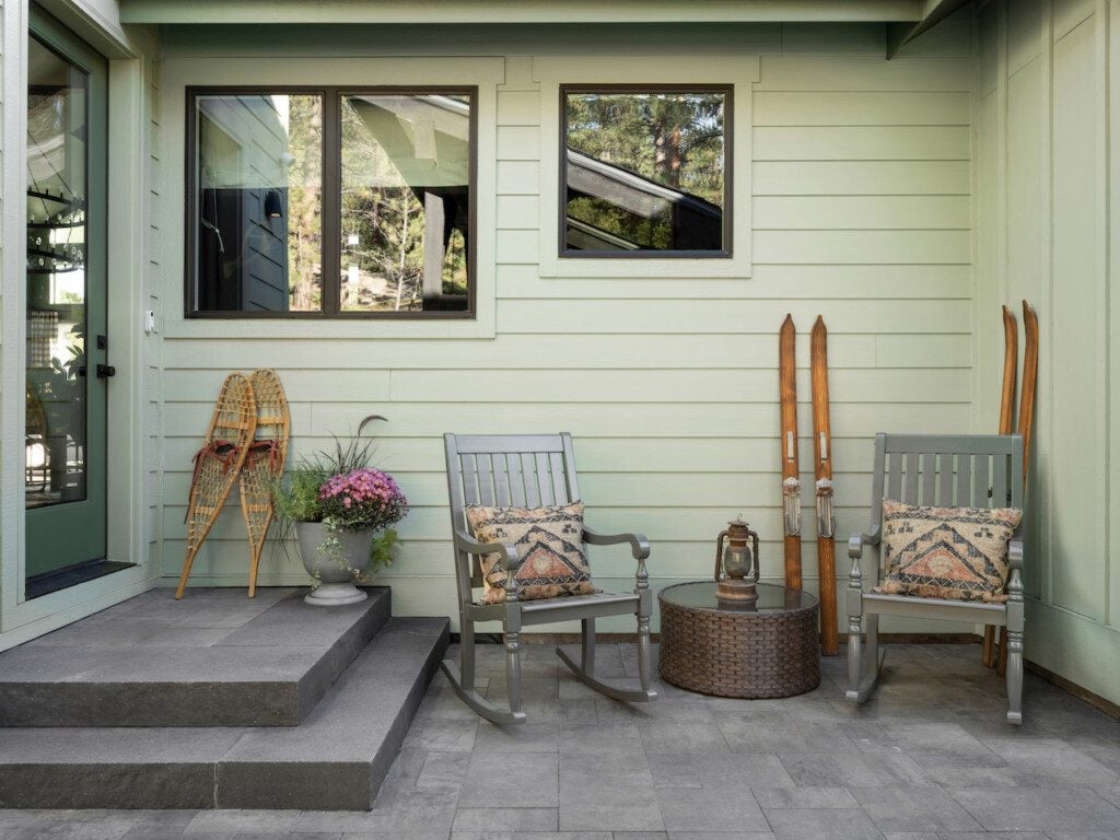 front lounge area with hardscape patio