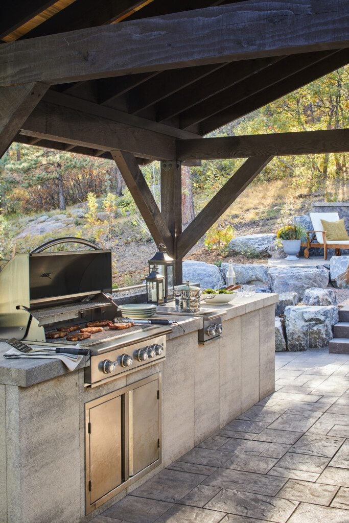 Outdoor kitchen with Belgard Elements and hardscapes