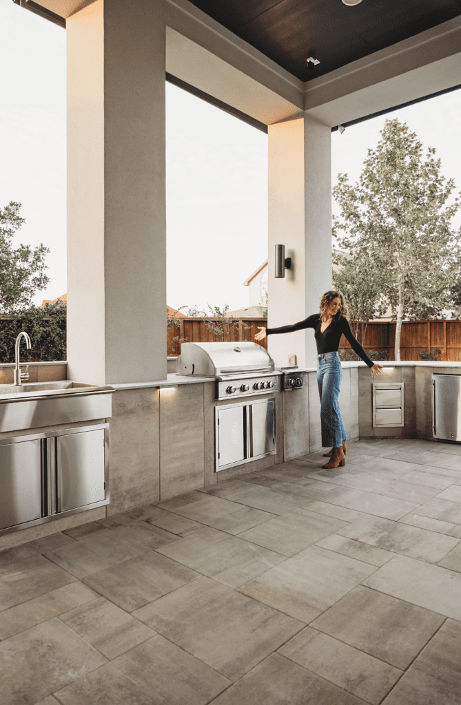 Lauren Beavers of Hand Makes Home in her outdoor kitchen