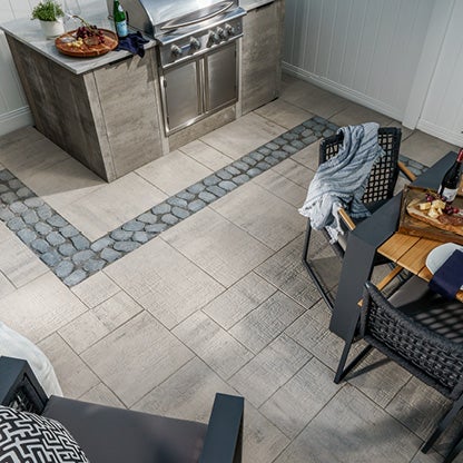 Papyrus™, un pavé modulaire ayant l’apparence d’une texture travaillée à la main.