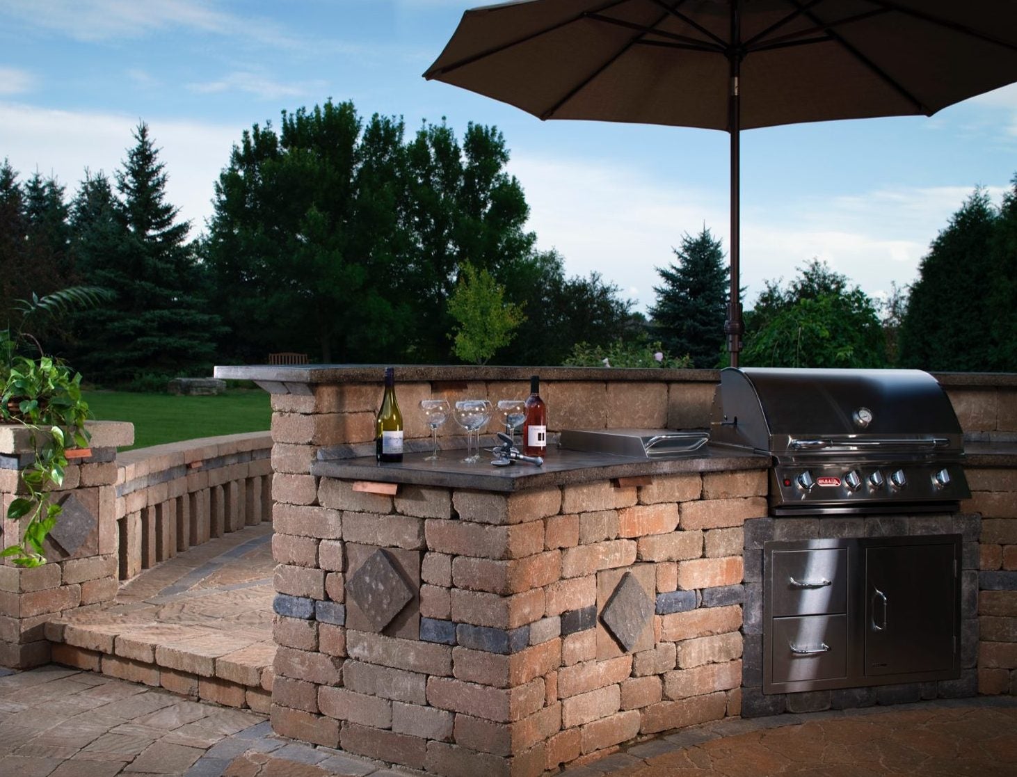 Conception de station de barbecue extérieur courbé