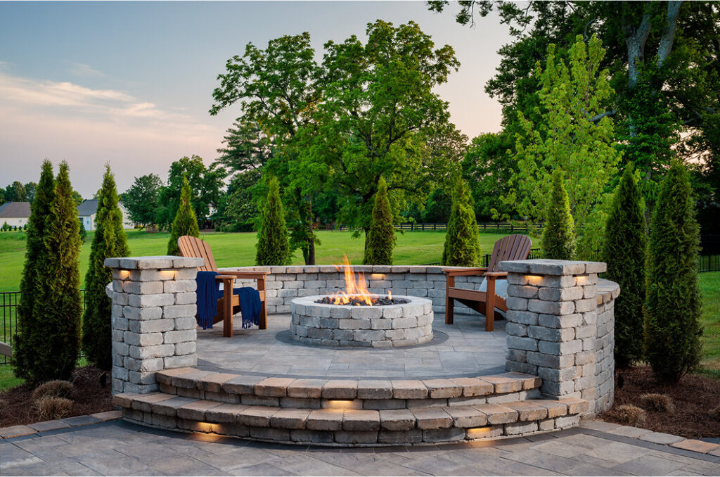Square Weston Stoneâ„¢ Fire Pit in Oxford Color