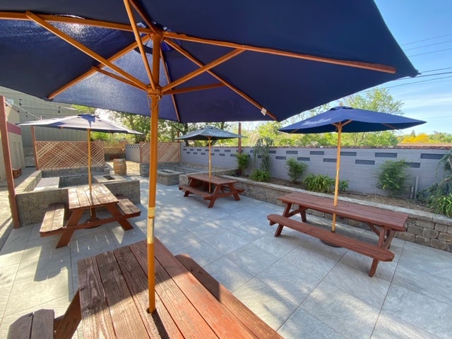 Idées de terrasses en porcelaine Belgard pour la salle à manger extérieure Prix HNA