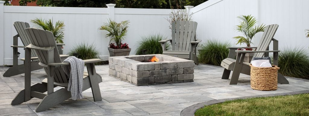 Square Weston Stoneâ„¢ Fire Pit in Oxford Color
